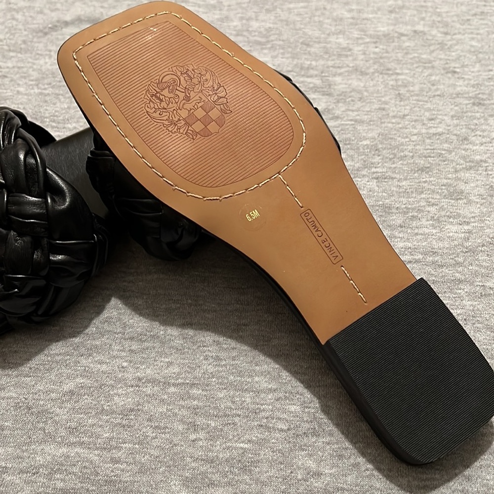 *Nwt* Vince Camuto Antonni Slides - image 4